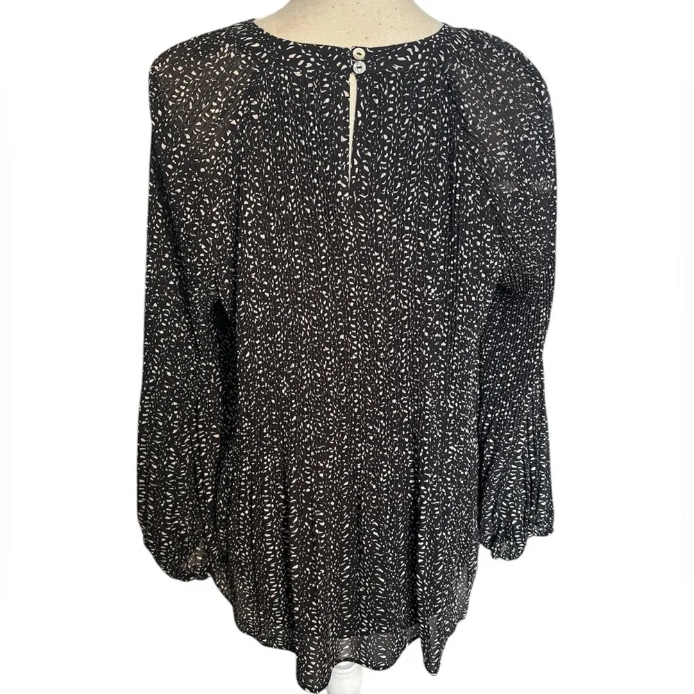 DR2 by Daniel Rainn Crew Neck Pleat Top in Black Size Large EUC